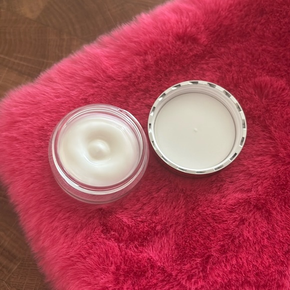 3 for $15/Charlotte Tilbury Magic Cream Instant Turnaround Moisturizer - Picture 2 of 4